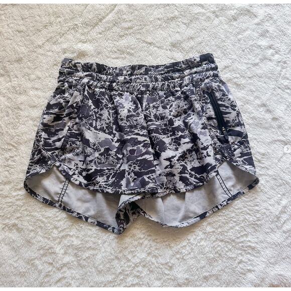 Lululemon Tracker Short Size 8 - Like New Condition! - Picture 1 of 5